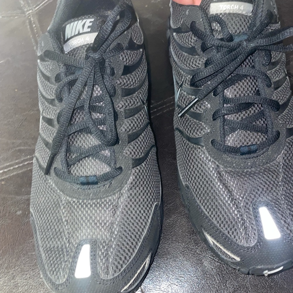 MENS NIKE TORCH 4